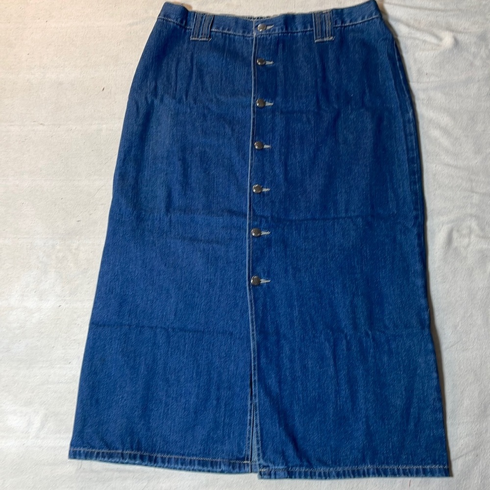 Blasspirt Petite blue jean skirt size 12P. 7 button front